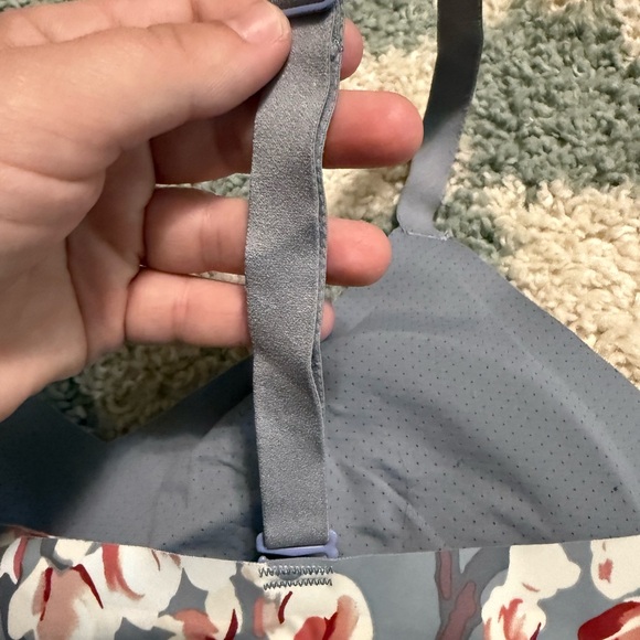 KNIX padded V-neck bra thin strap in winter gardenia floral gray lightweight 3 - Picture 7 of 10